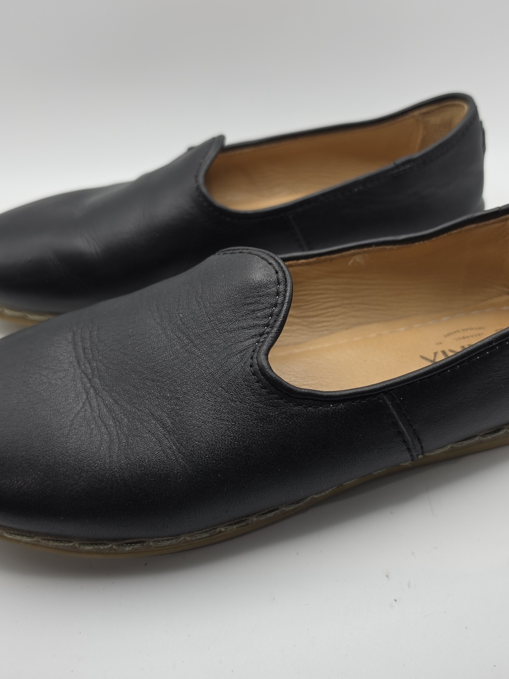 Charix Black Slip-On Leather Flats Women Comfort Travel Classic Modern EU 39